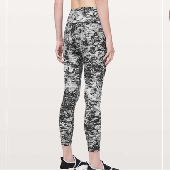 Lululemon Wunder Under High-Rise 7/8 Tight *Full-On Luxtreme 25" - Picture 3 of 15